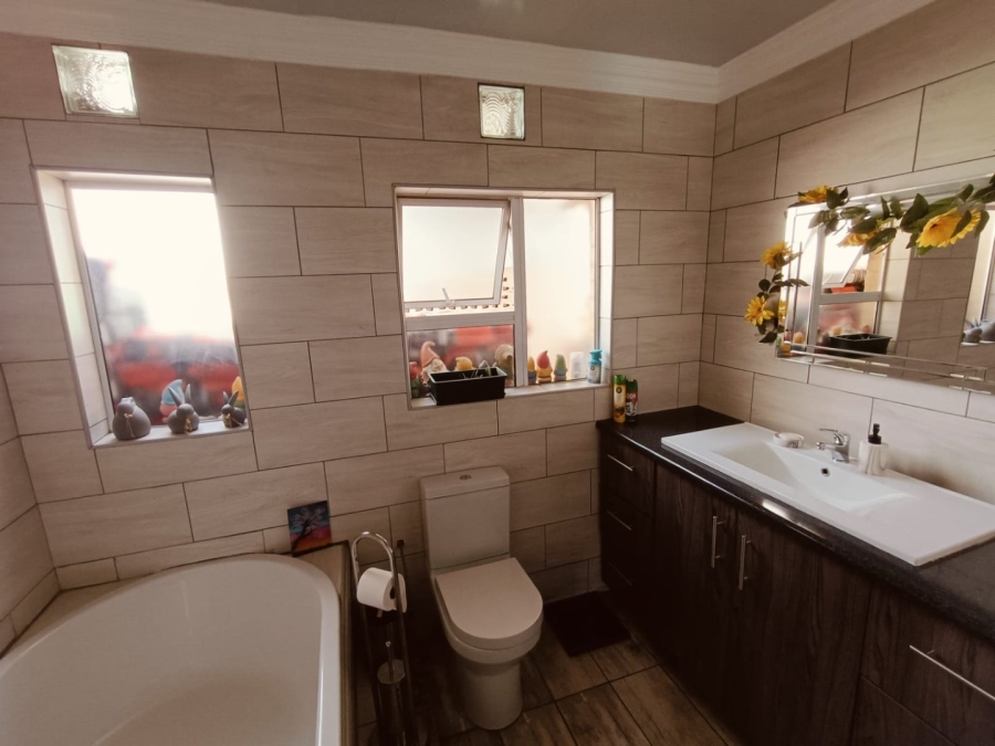 3 Bedroom Property for Sale in Uitsig Free State